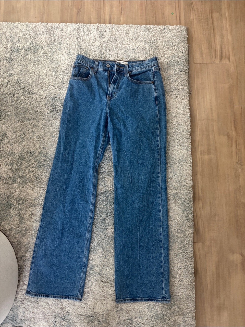 Abercrombie & Fitch Straight-Leg Women's Jeans in Classic Blue Wash - Picture 1 of 2